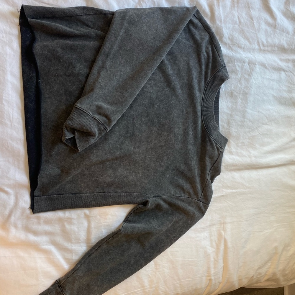 Black Cropped Sweatshirt, size M